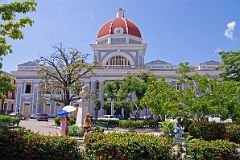 41 Cuba - Cienfuegos - Parque Jose Marti - Palacio de Gobierno.jpg